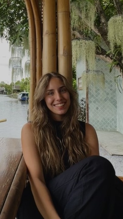 Hallo! Mijn naam is Ilayda